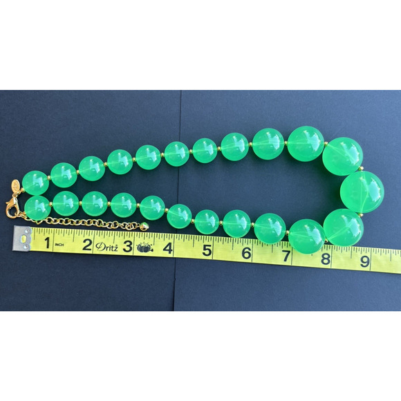 VTG Joan Rivers Green Chunky Acrylic Lucite Choker Necklace Graduated Bead 19" - Picture 8 of 8